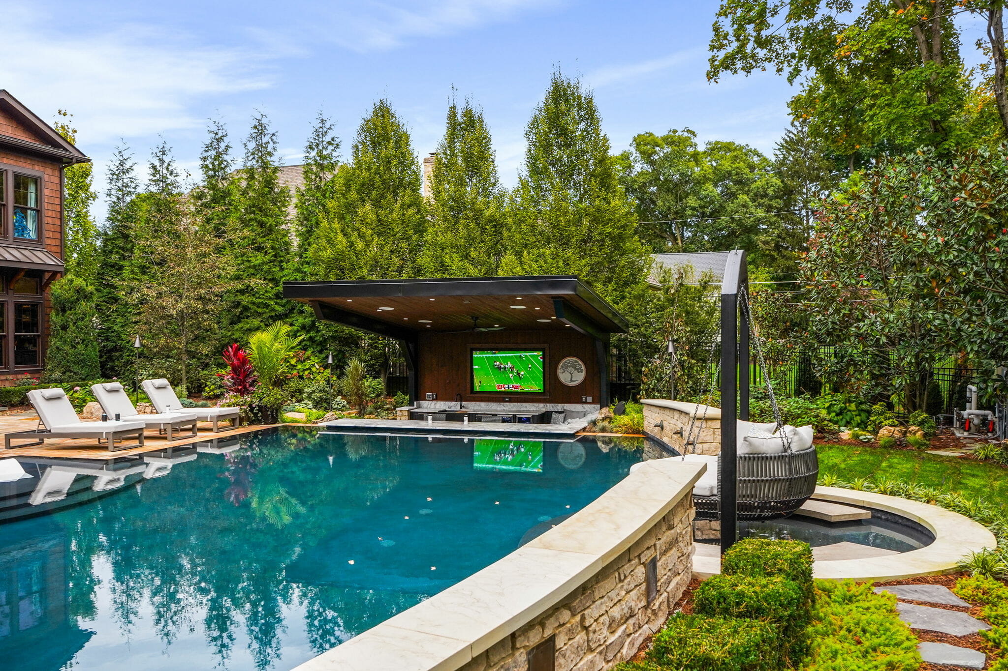 outdoor seating hilliard